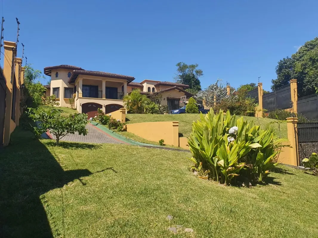 Precio súper reducido !!Espectacular casa la venta en Heredia
