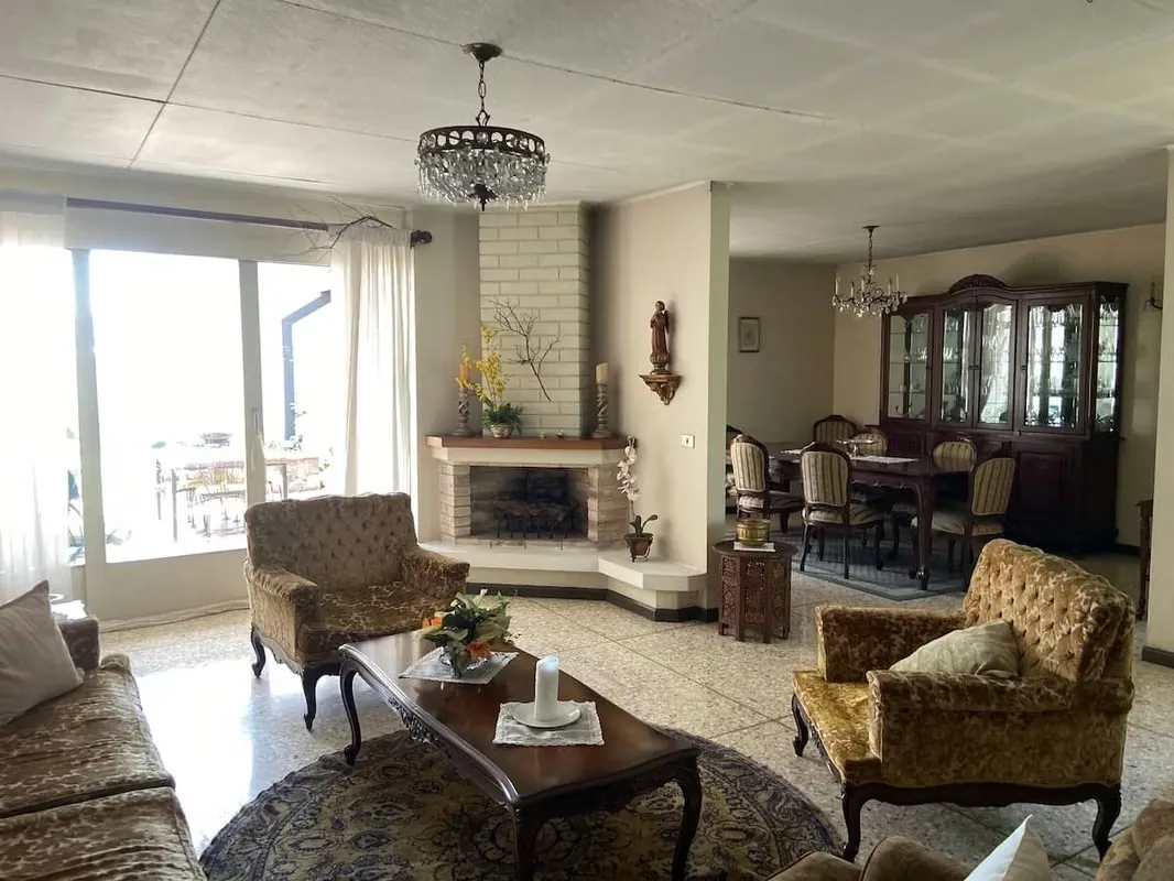 Se vende casa uso suelo mixto en San Pedro, Montes de Oca (AD)