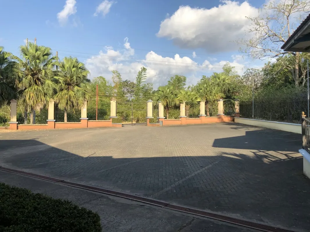 Centro Educativo o Corporativo en Esparza | 1.000 m² Construcción | Venta o Alquiler