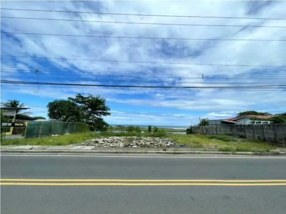 DESCRIPTION DETALLADA: lot located on main street, next to the Balneario and Restaurant Piuta, with total front to the Caribbean ...