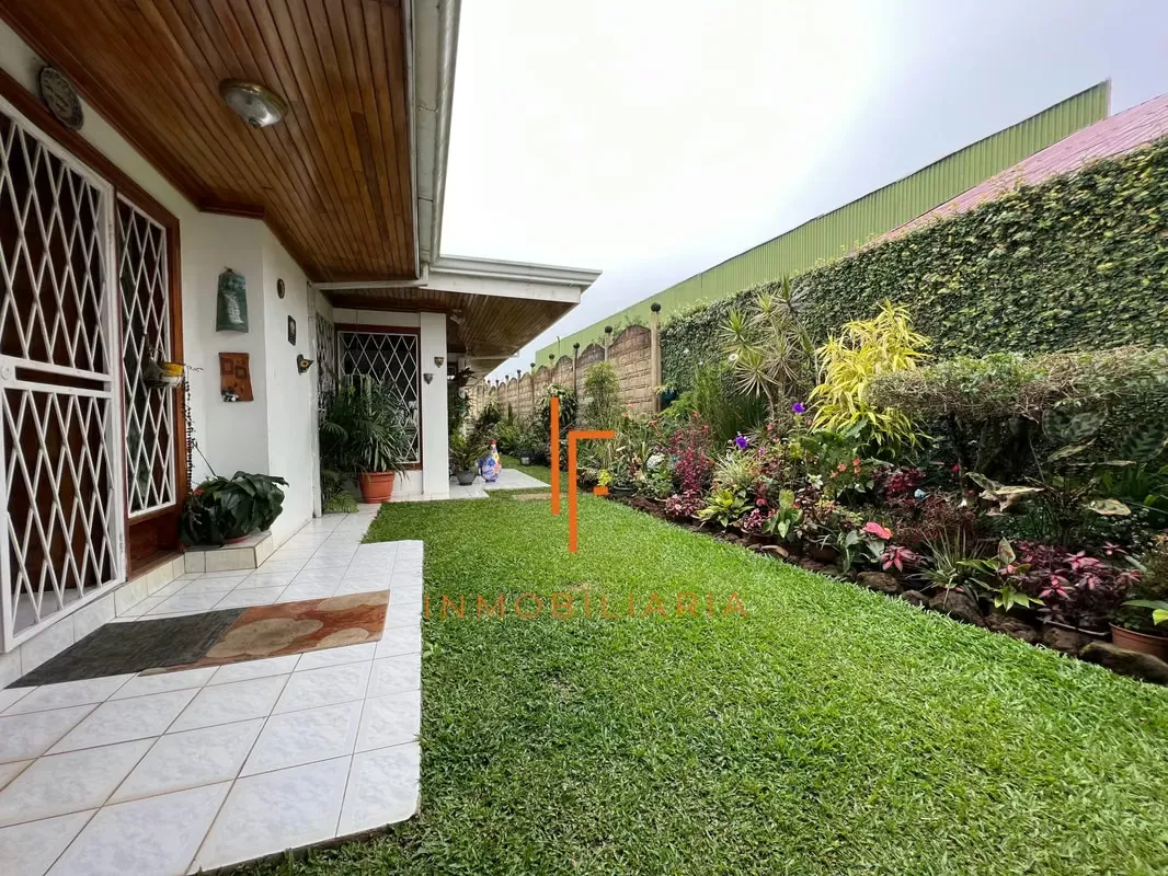 Ideal for remodeling the home for offices and land for Bodegas or trade
