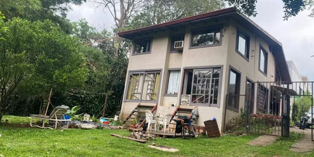 Se vende casa única en pintoresco Centro de Ciudad Colón