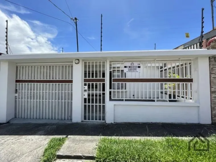 Beautiful one-story 3-bedroom house in residential Las Cascadas, Desamparados