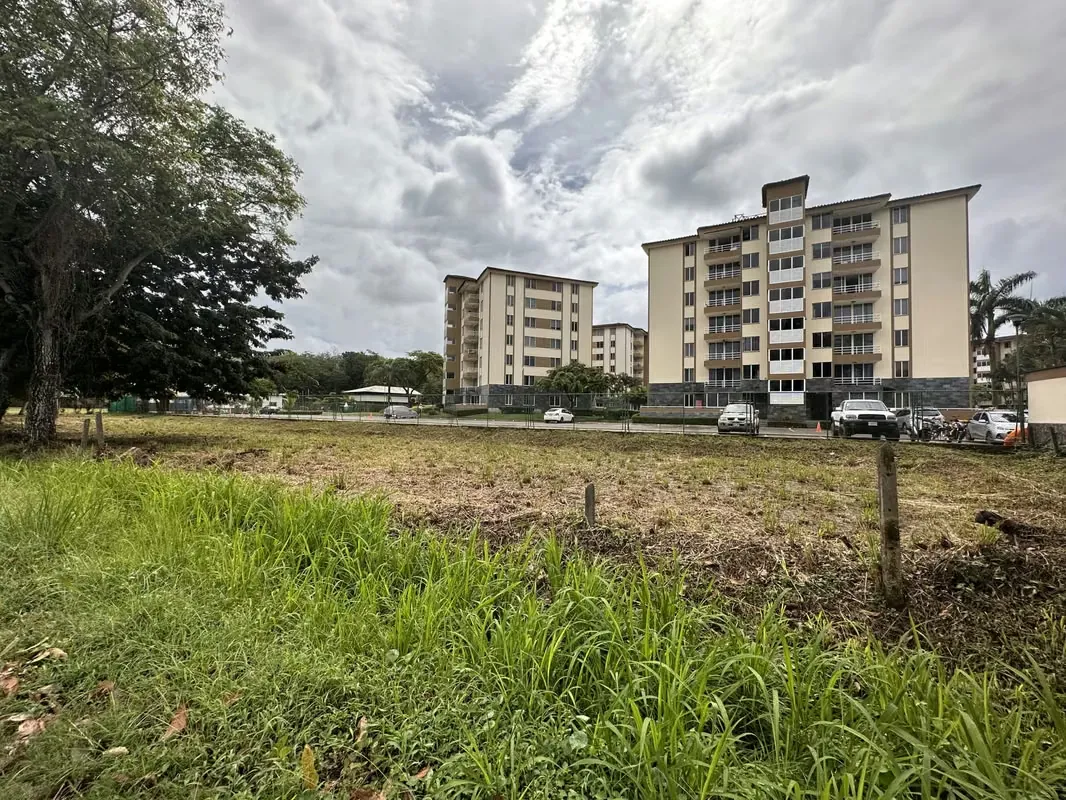 EN VENTA LOTE CON USO COMERCIAL/RESIDENCIAL EN LA ENTRADA DE JACO