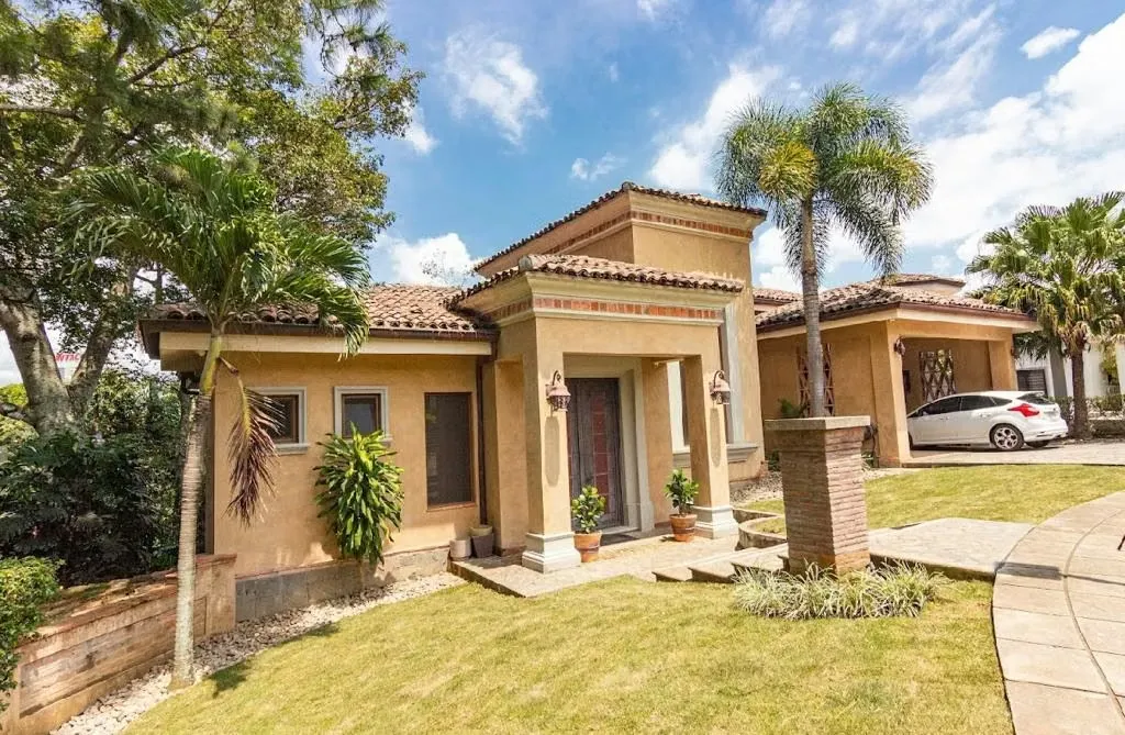 House for sale in Santa Ana