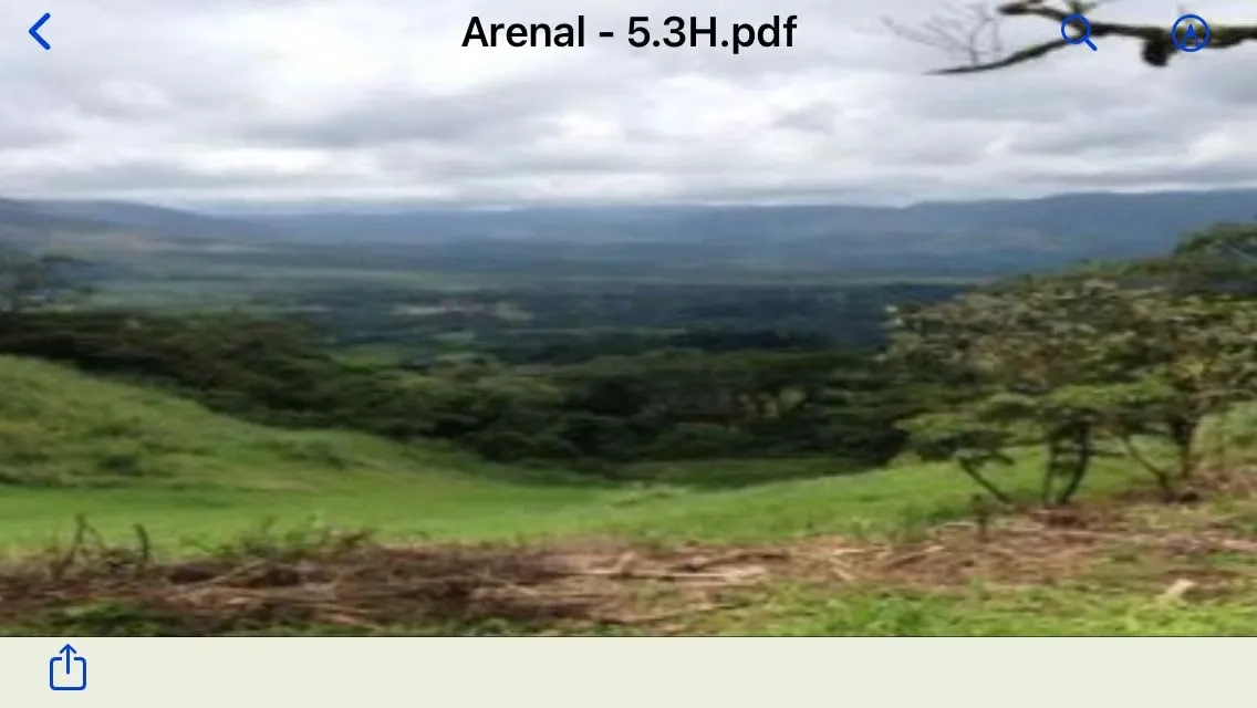 In front of the Lake Arenal, for tourist or residential development campestre.