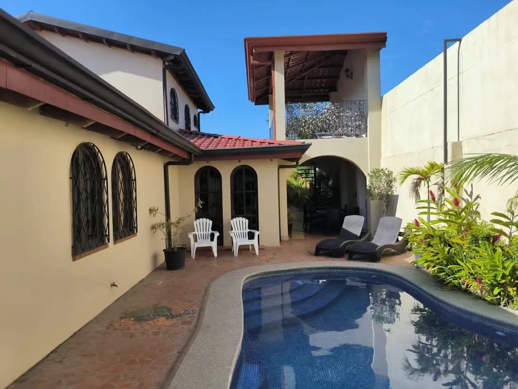 Venta de Casas en Heredia, Belén, Ciudad Cariari, Amplia Propiedad con dos casas