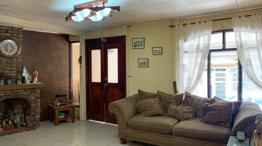 House for sale in Desamparados