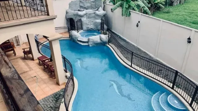 Venta de casa en Ciudad Cariari, Bosques Doña Rosa - Con piscina