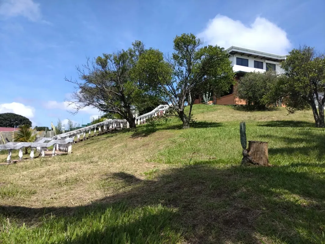 INVERSIONISTAS VENTA TERRENO HEREDIA BELEN,  USO MIXTO.