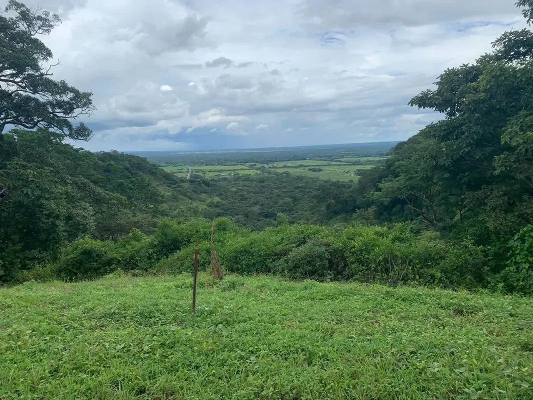 Sale of beautiful lot in gated community in Papagayo Guanacaste