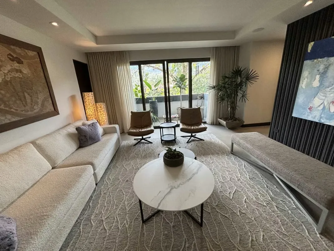 Se vende amplio apartamento en Torre, San Rafael de Escazú.
