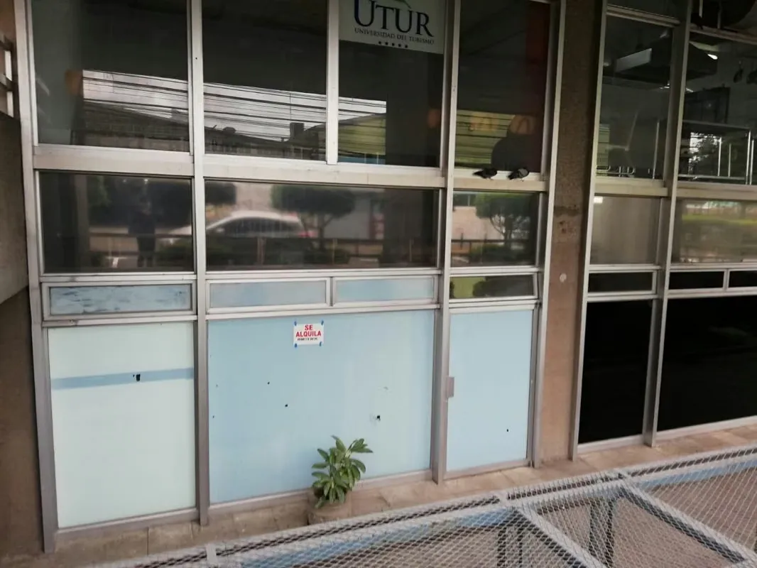 Great business opportunity! Beautiful 75 m² premises located in the Centro Colón Building on Paseo Colón Avenue, a high traffic and very ...
