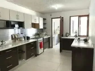 Venta de Amplia  Casa en Escazú.