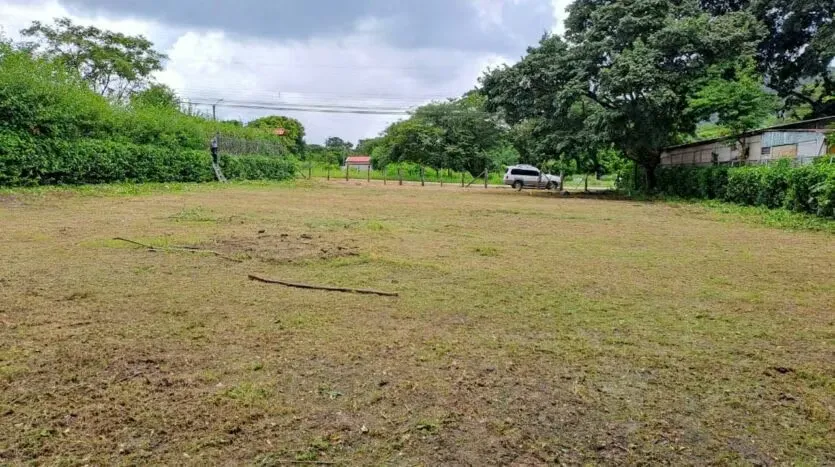 Discover a unique opportunity in Don José Forests, Nicoya, Guanacaste: an impressive lot of 2,446.65 square meters ready to build. Located on the outskirts of the city ...