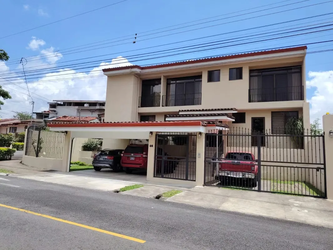 CASA DE LUJO EN CARIARI. HEREDIA BELEN.