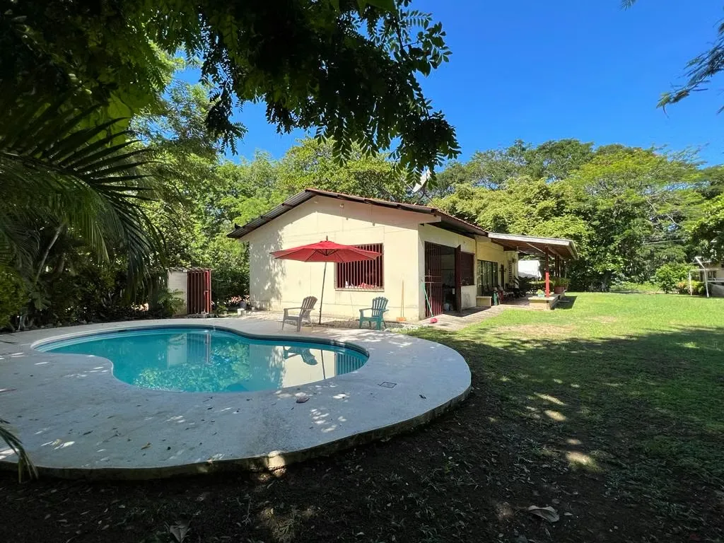 Venta para inversión o disfrute familiar en Garabito, 150m de la playa