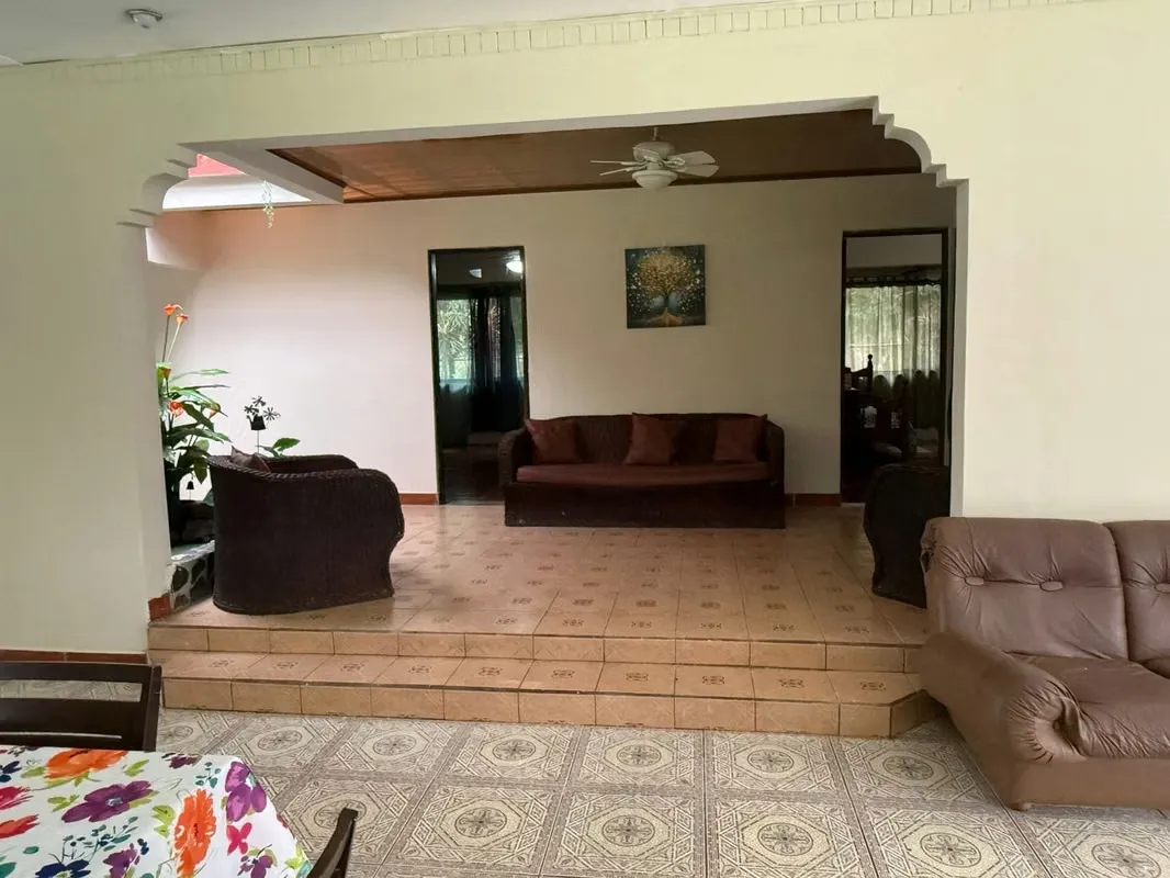 SE VENDE CASA EN SAN MATEO, CALLE LA OLOPOPA