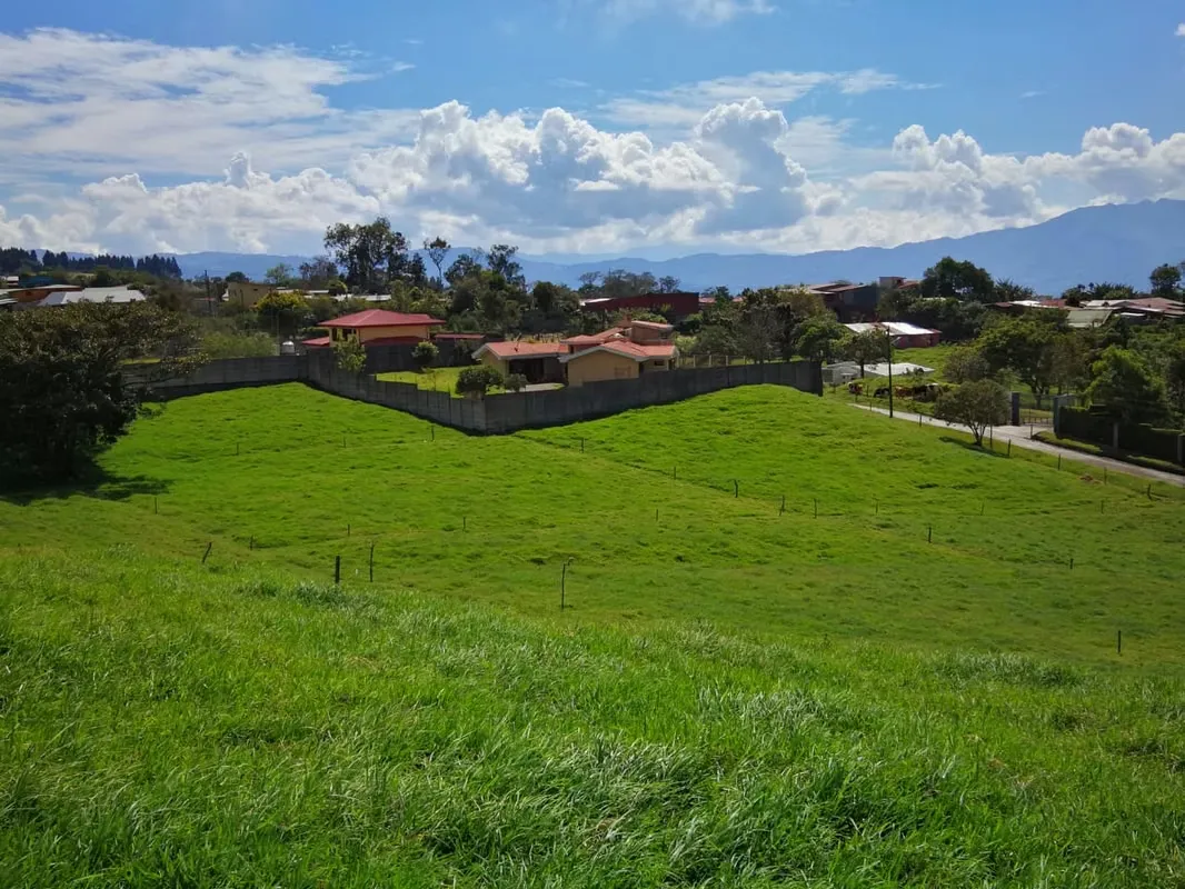 Se vende lote en Vasquez Coronado residencial y agrícola.