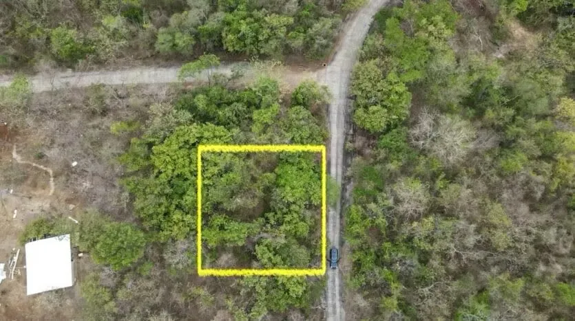 LETTER OF WATER & ELECTRICITY!! Located just a 10-minute drive away from the trendy town of Playa Grande, this property offers a convenient location, allowing you to ...