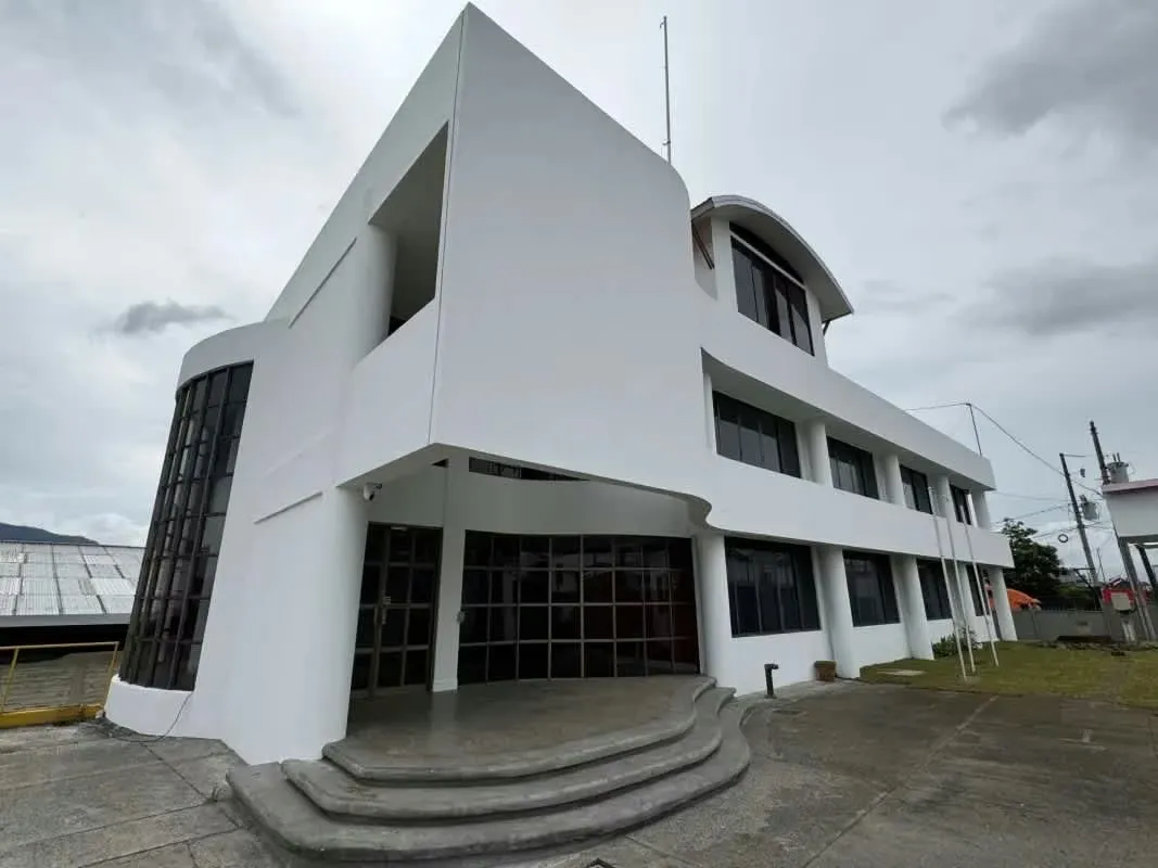 Building with excellent location, from Paso Ancho roundabout, 200m north has 56m in front of public street. ...