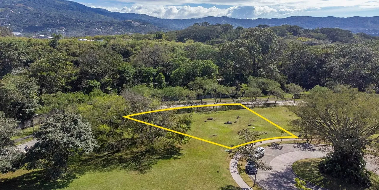 Venta de lote plano en Hacienda Espinal