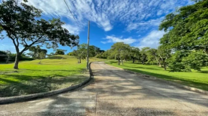 Venta de lote en Tamarindo Hills con vista al mar.