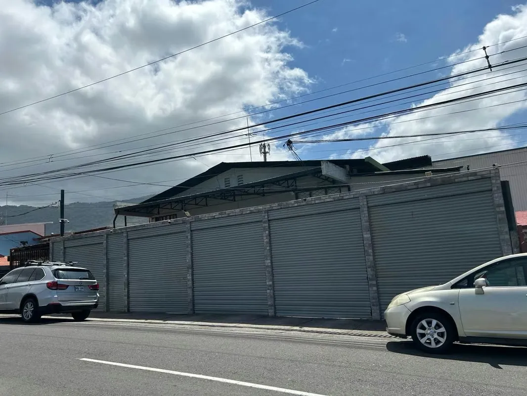 Venta de local comercial y bodegas en Santa Ana Centro