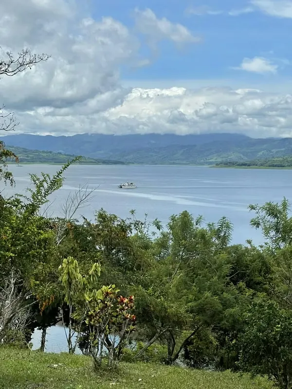 Land for sale in Nuevo Arenal with access to the Lake and Valcano view