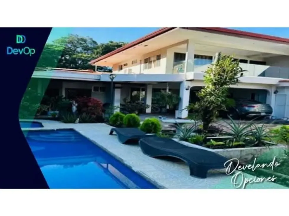 Venta de hermosa casa grande con apartamento incluido en Ciudad Colón.