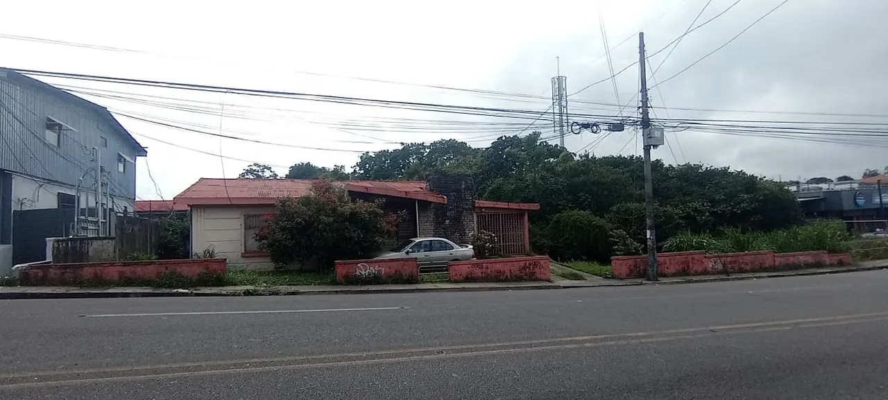 Property for Sale in Guadalupe, near Novacentro and facing a main street.