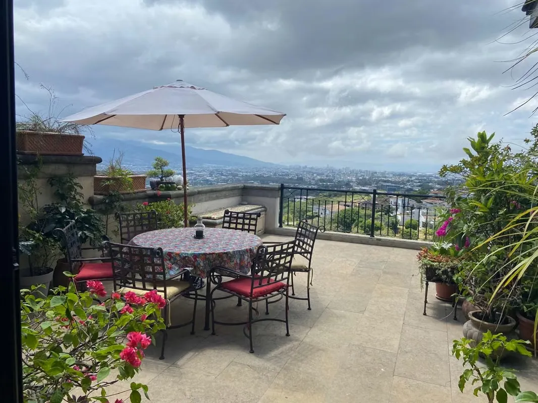 ¡Descubre el Penthouse de tus Sueños en Condominio El Olivar, Colinas de Montealegre!