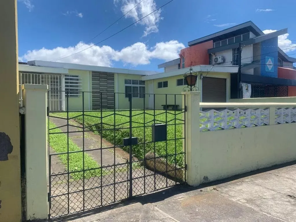 Se vende casa en Guadalupe cerca del Walmart