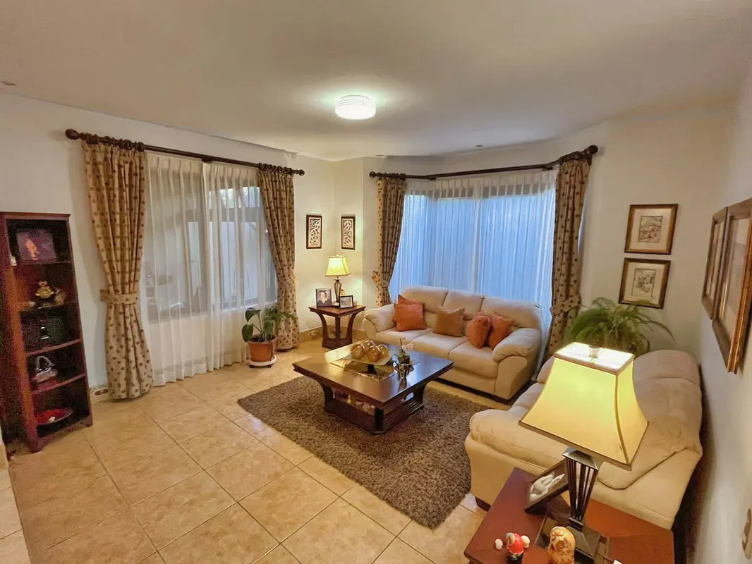 ALQUILER | VENTA DE CASA - ESCAZÚ