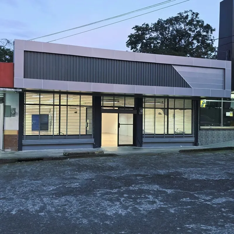 In a renowned shopping center in the center of Guapiles, in the province of Limón, this 224m2 commercial space is ...