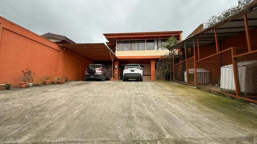 House for Sale with 4 Bedrooms in Moravia