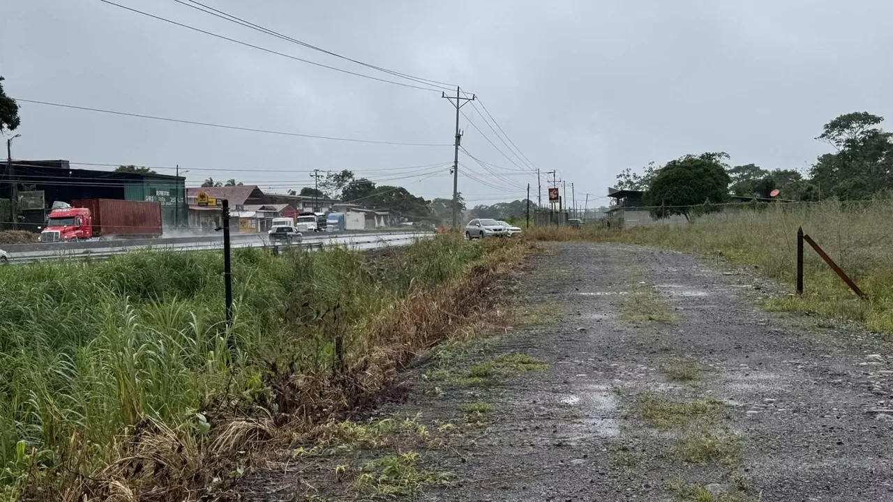 Venta lote 5,227 m2 uso mixto frente Ruta 32 La Marina Guápiles