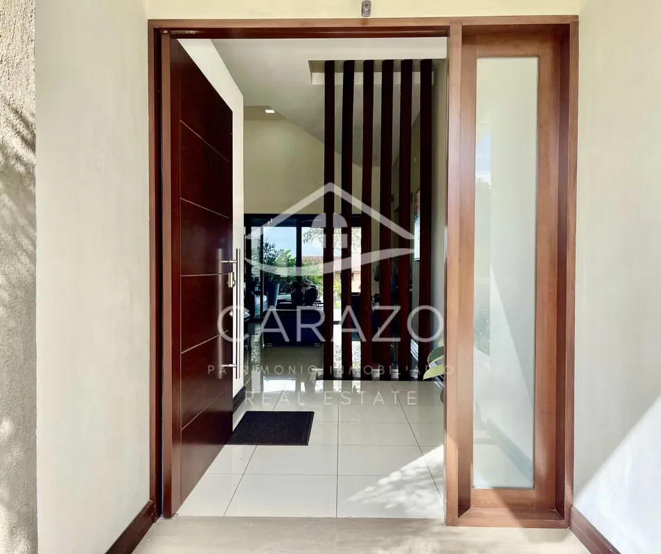 Casa de Lujo a la Venta en Condominio en Los Reyes