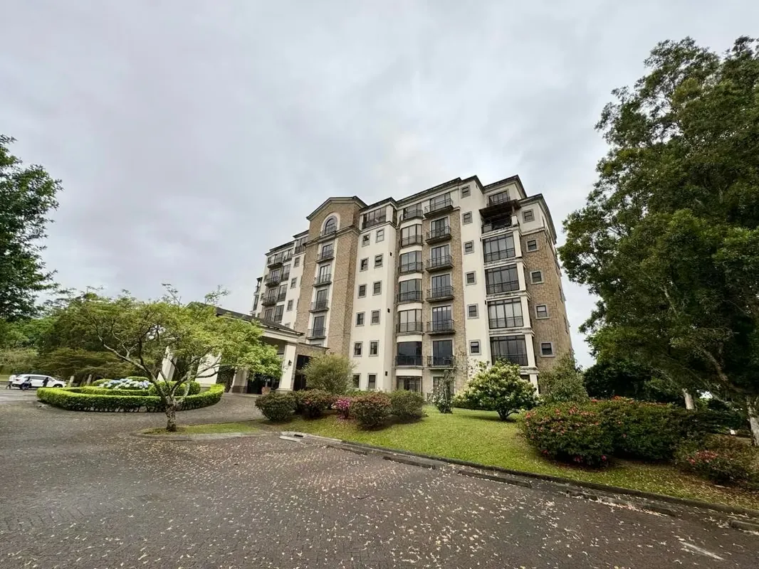 Se vende lujoso apartamento en Condominio El Olivar