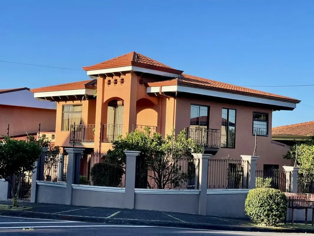 Se Alquila Hermosa Casa en Residencial exclusivo
