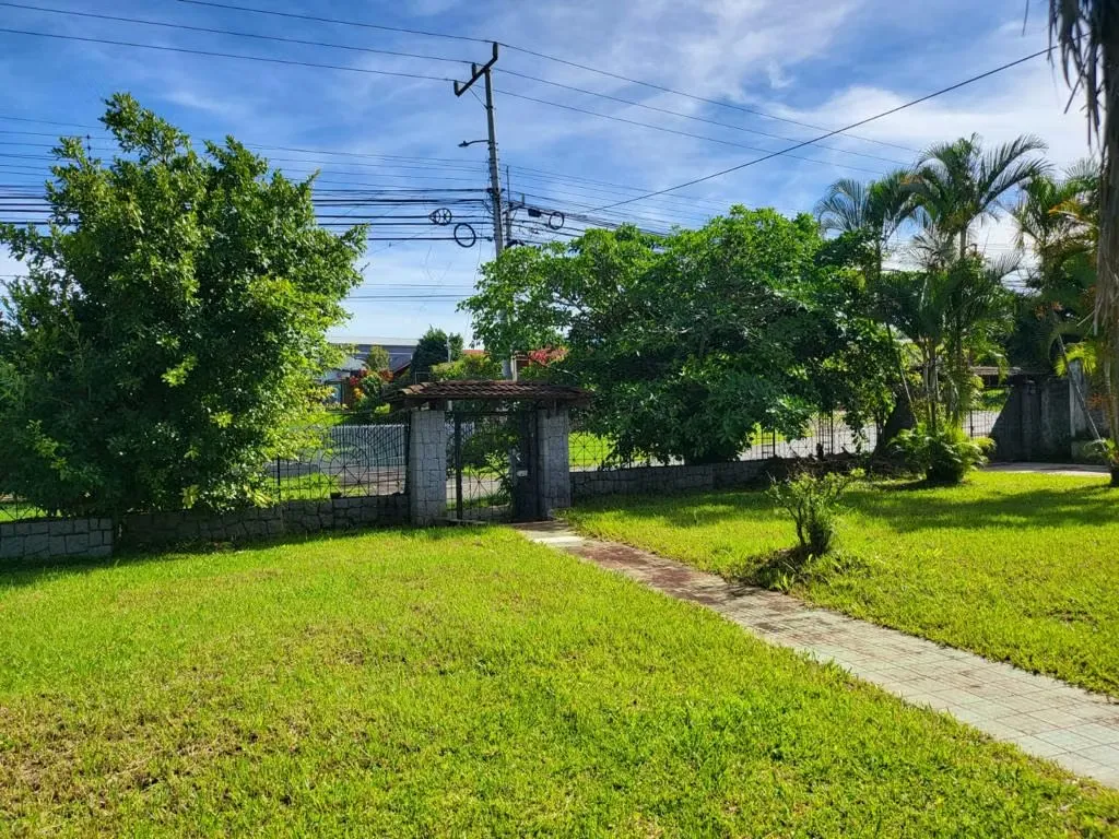 Spacious, flat property on a high-traffic street in Llorente de Flores, Heredia