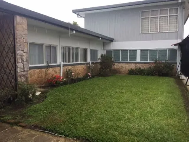 Se VENDE casa de una planta con apartamento en Barrio la Granja
