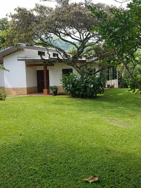 Casa en venta en Atenas, con rancho BBQ, pozo agua, amplias zonas verdes y arboles frutales