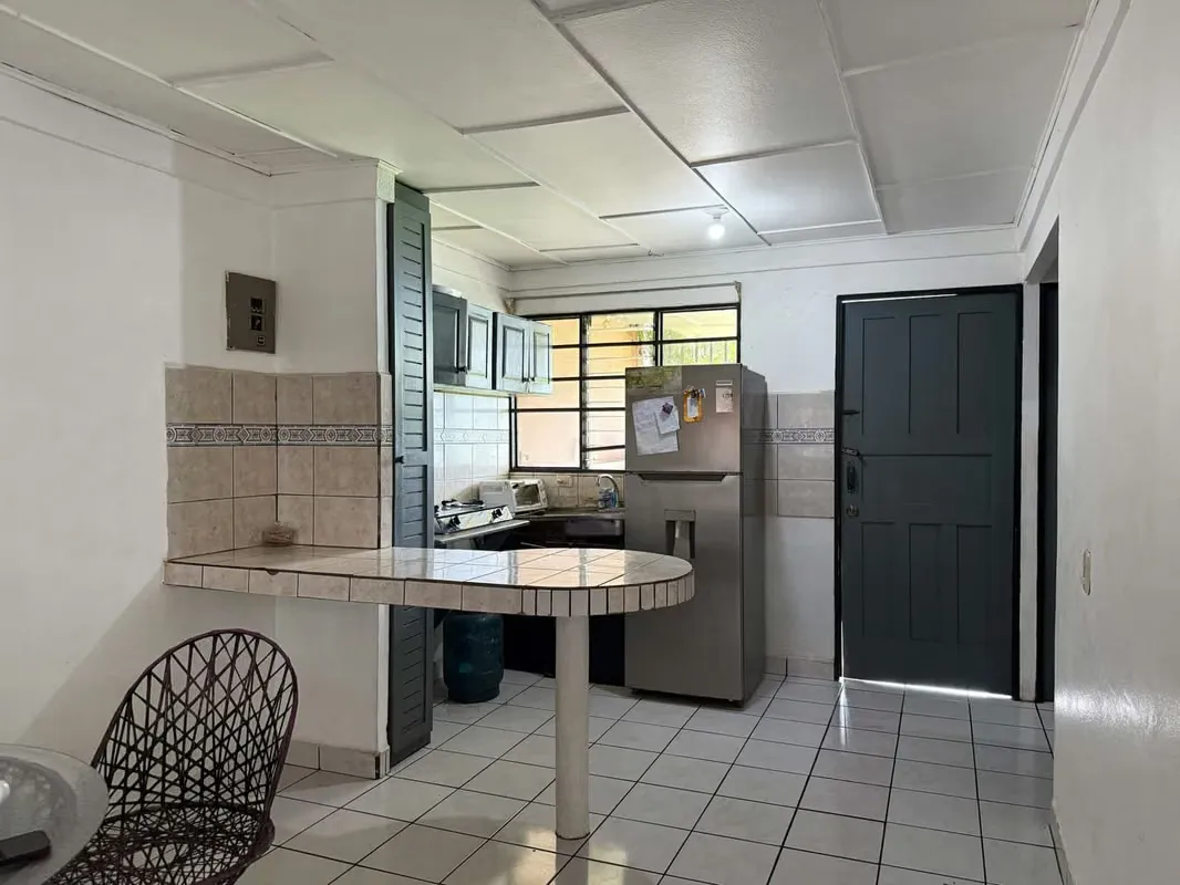 Se vende Casa de 1 nivel en urbanización, Jacó, Puntarenas (MV).