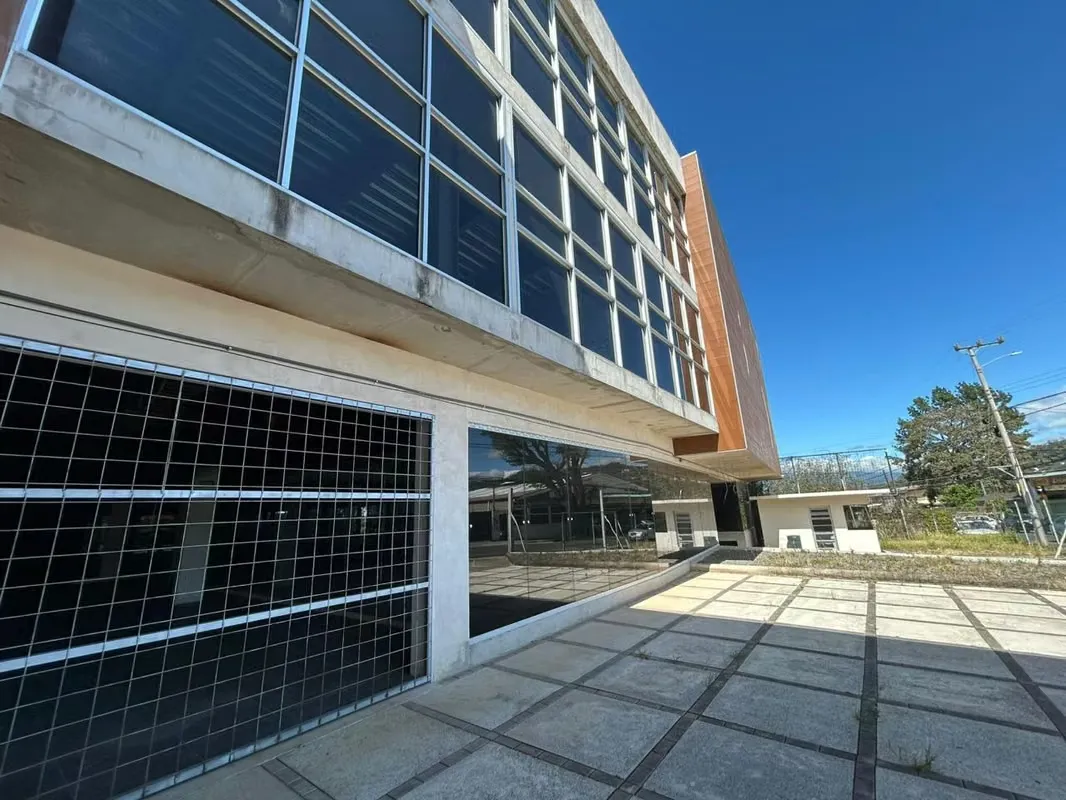 GANGA VENTA DE EDIFICIO - PARA TERMINAR ACABADOS INTERNOS - POZOS - SANTA ANA