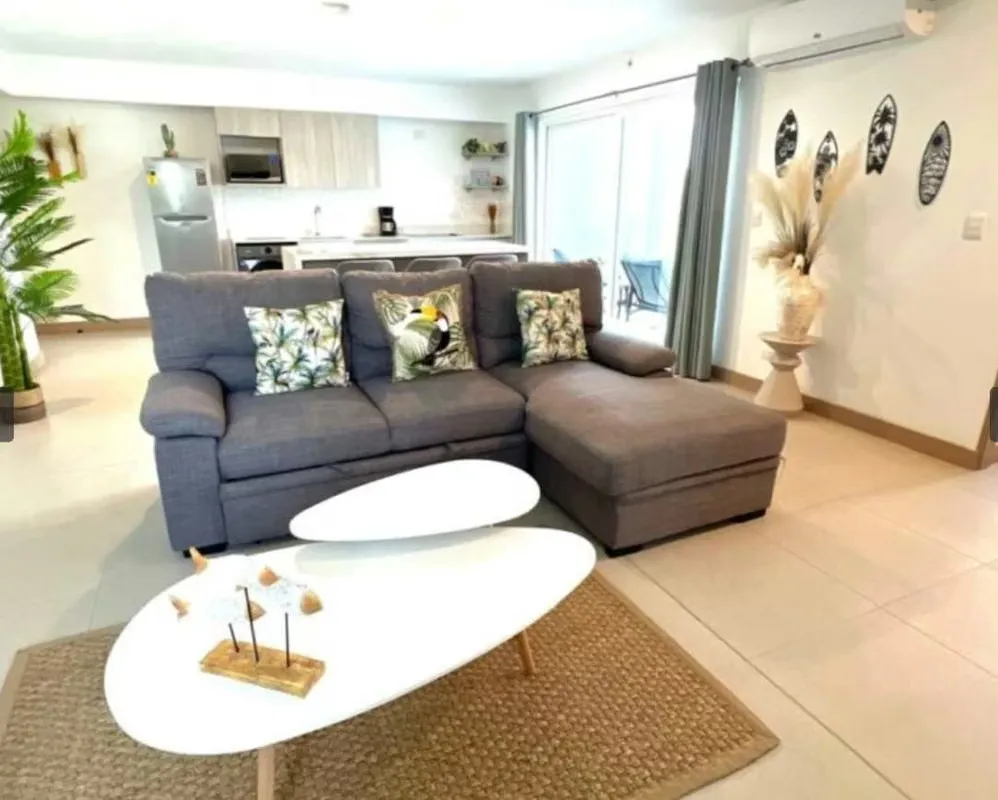 Venta de Condo-El Tesoro de la Playa: Lujo y Confort