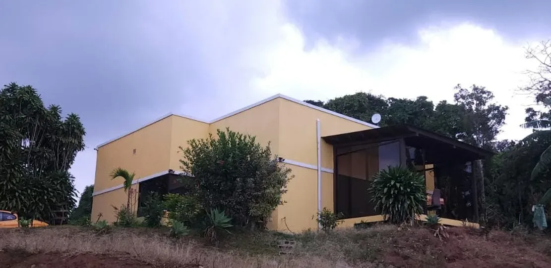 Casa en venta en Naranjo con dos apartamentos, vistas espectaculares