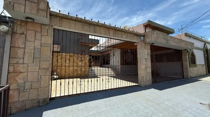 Beautiful Single-Story House for Sale in Tibás