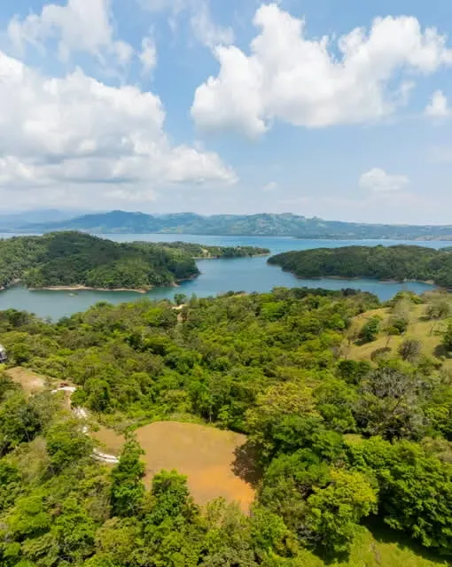Lote plano en Nuevo Arenal con espectacular vista al lago y al volcán