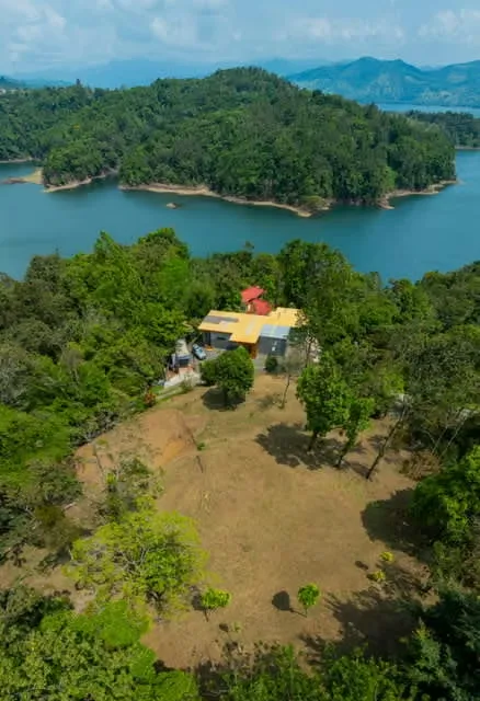Lots for sale in front of the Arenal Lake